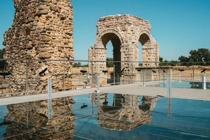 Arco del yacimiento romano de Cáparra.