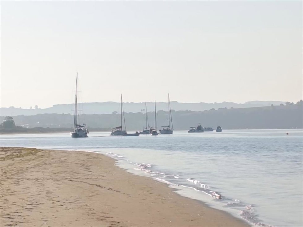 Playa del Puntal. Somo. Arena. Barcos. Mar
