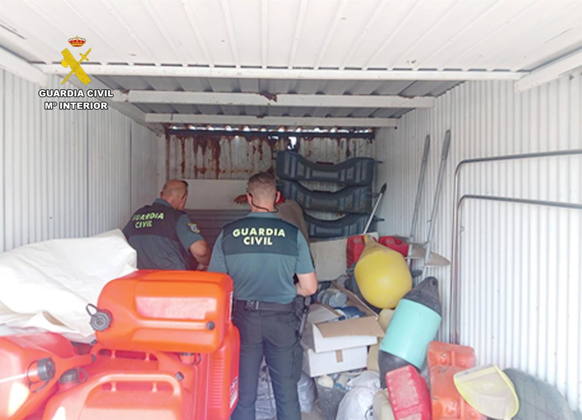 Incautan más de 1.000 litros de combustible almacenados irregularmente por una empresa náutica en La Manga