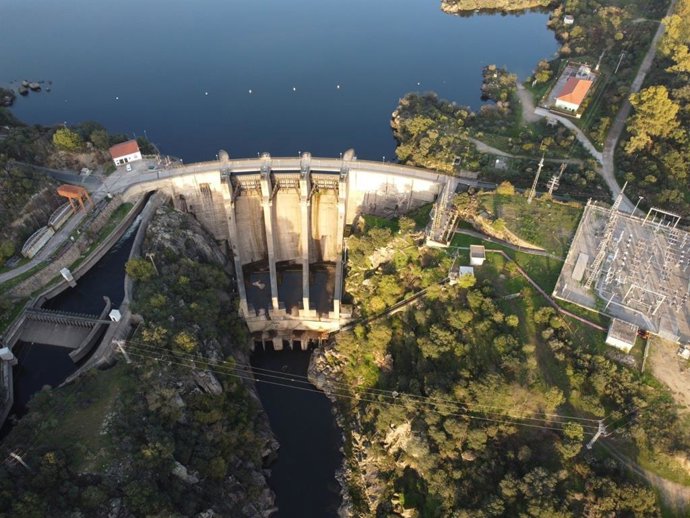 Presa del embalse de Valdeobispo (Cáceres).