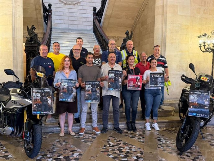 Organizadores del Dark Iron Motard Trofeo Ciutat de Palma en la presentación del torneo en Cort.