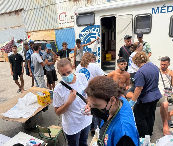 La presidenta del Colegio de Enfermería de Ceuta, Rosa Fuentes, en primera línea asistencial en la crisis migratoria de Ceuta.