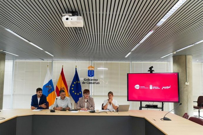 La consejera de Bienestar Social, Igualdad, Juventud, Infancia y Familias, Candelaria Delgado, durante la presentación de dos programas de emprendimiento
