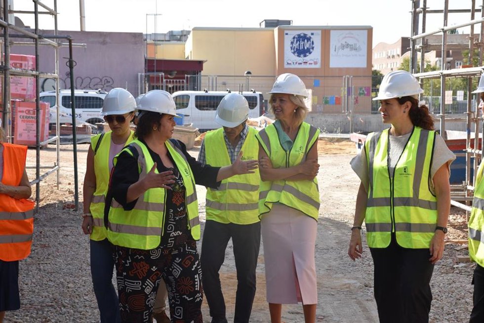 La Viceconsejera De Empleo, Diálogo Social Y Seguridad Y Salud Laboral, Nuria Chust, Visita Las Obras.