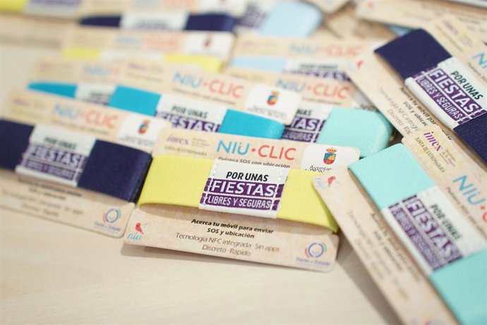 Niu Clic, una pulsera que permite alertar a contactos cercanos de una percepción de peligro.