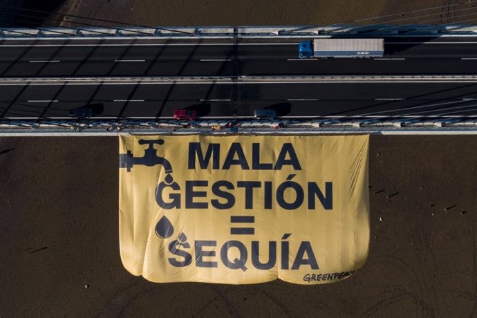 Greenpeace demanda rechazar nuevos embalses y garantizar los caudales ecológicos para luchar contra la crisis hídrica.