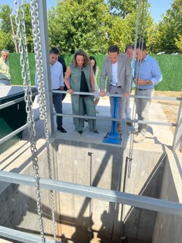 La Consejera De Medio Ambiente Y Energía, María González Corral, Y El Presidente De La Diputación De Valladolid, Conrado Íscar, Visitan La Nueva EDAR En Castronuevo.