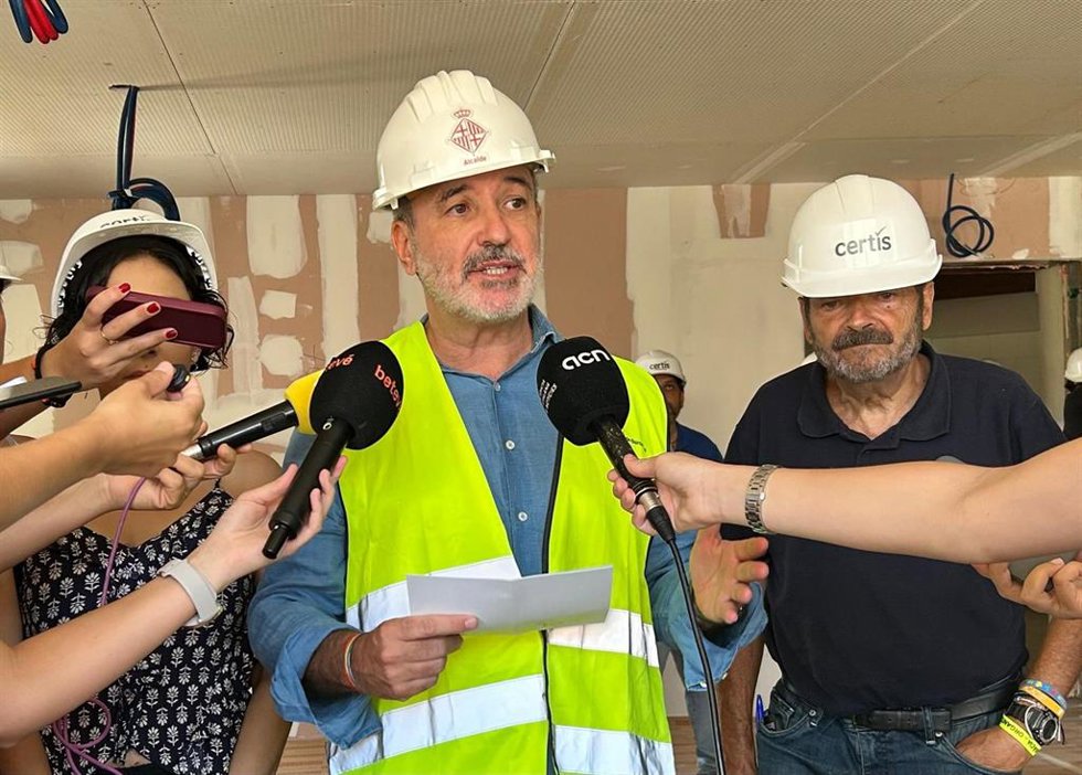 El alcalde de Barcelona, Jaume Collboni, en declaraciones a periodistas