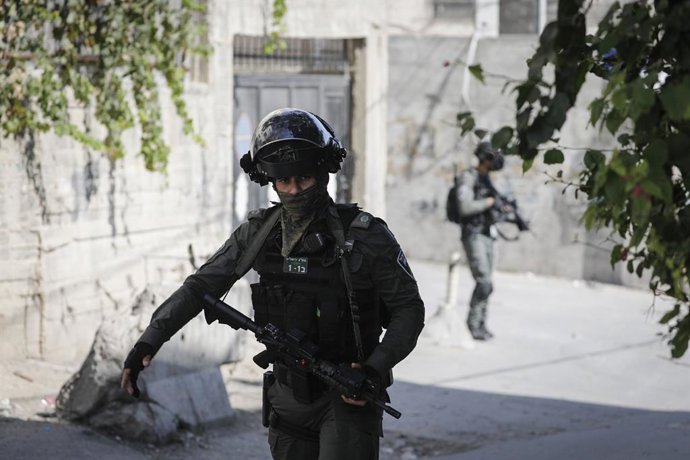 Archivo - Arquivo - Imagem de arquivo de um militar israelense em Jerusalém.
