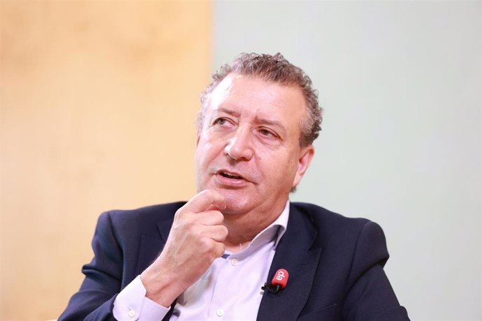 Archivo - El presidente de la Diputación, Javier Fernández, en la entrevista de Europa Press