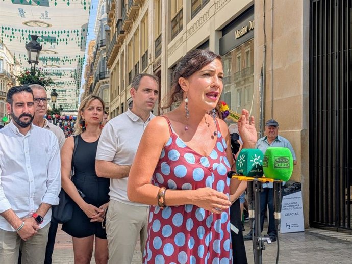 La coordinadora provincial de IU y portavoz adjunta del grupo Con Málaga, Toni Morillas, atiende a los medios en la Feria de Málaga