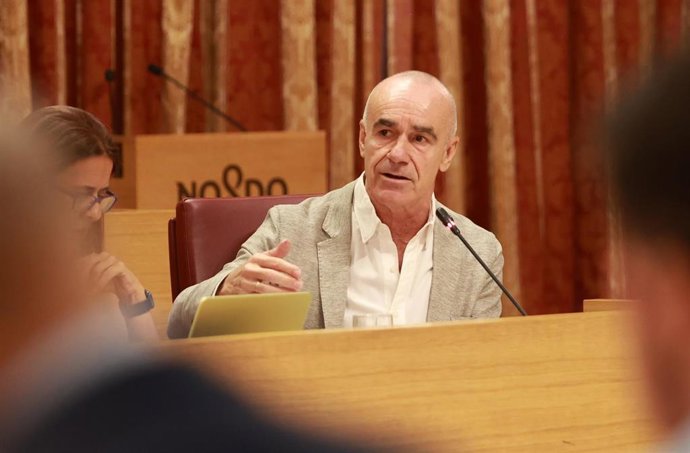 Archivo - El portavoz del Grupo Municipal Socialista, Antonio Muñoz, durante el Pleno extraordinario para el debate sobre el estado de la ciudad del Ayuntamiento de Sevilla. Foto de archivo. 
