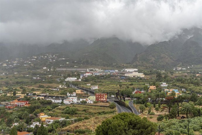 Archivo - Nubes bajas en La Palma, Santa Cruz de Tenerife, Canarias (España). 