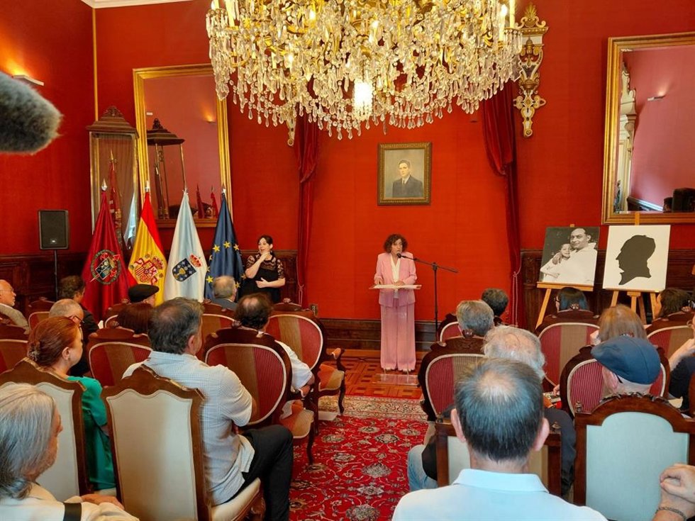 La alcaldesa de Santiago, Goretti Sanmartín, comparece en el acto por el 90º aniversario del fusilamiento de Ánxel Casal, a 19 de agosto de 2026.