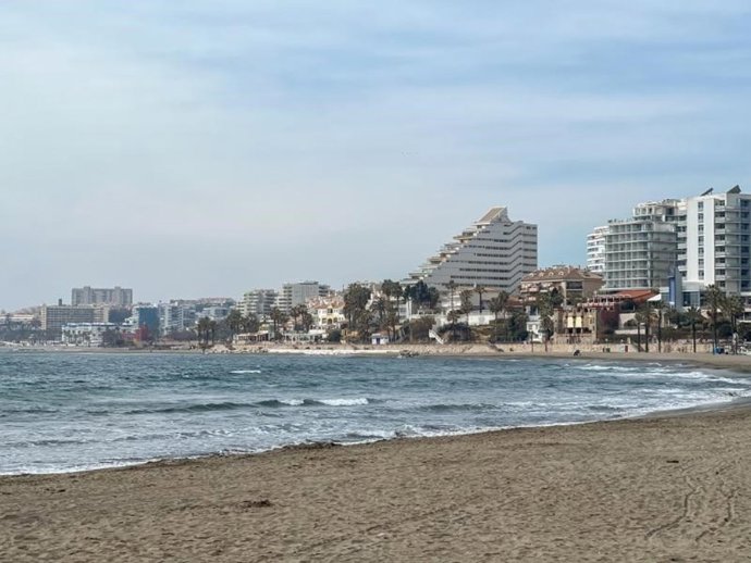 Archivo - Playa de Benalmádena en una imagen de archivo