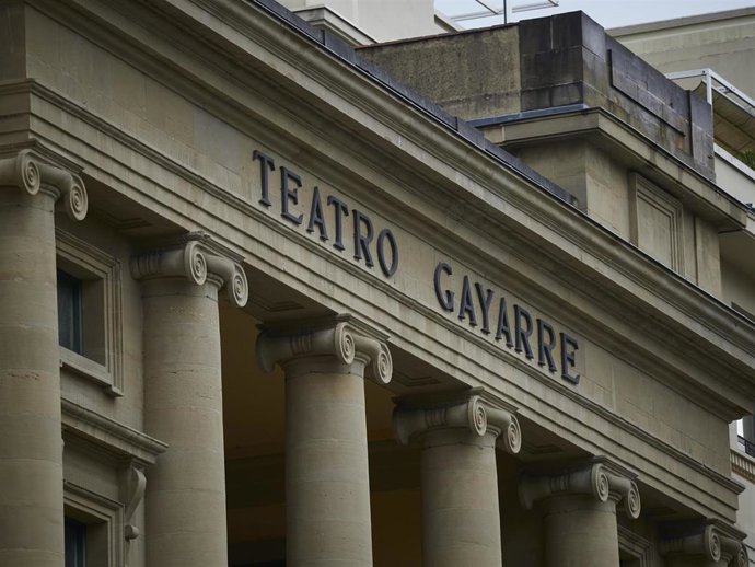Archivo - Fachada del Teatro Gayarre de Pamplona.
