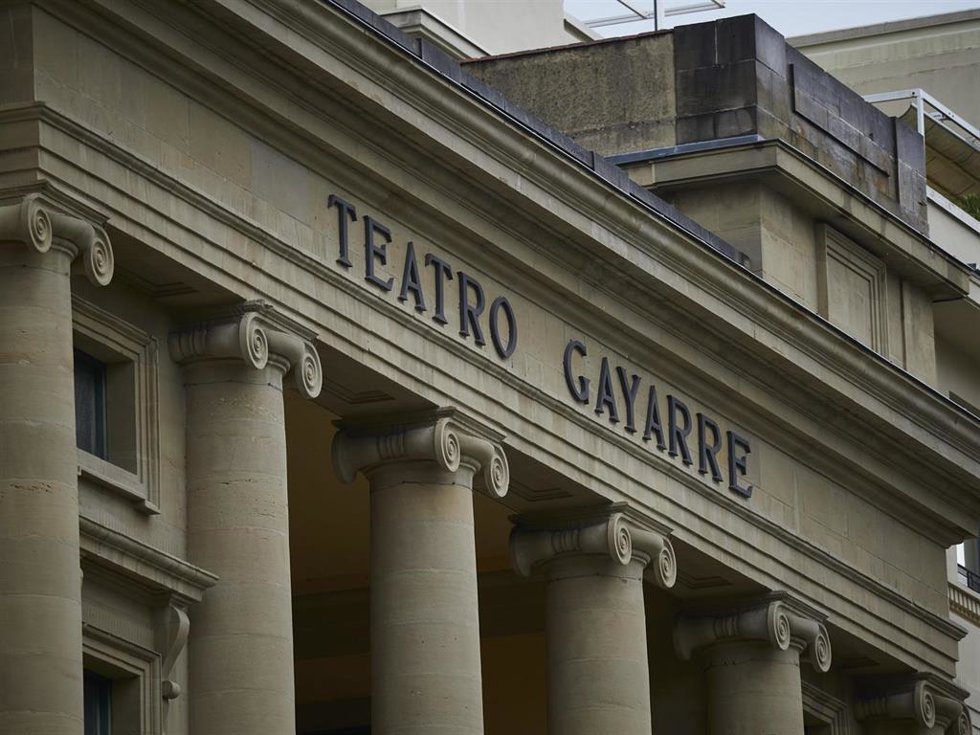 Archivo - Fachada del Teatro Gayarre de Pamplona.