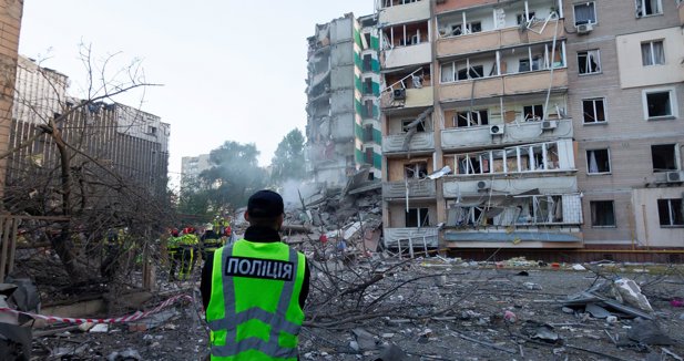 Al menos dos muertos y 20 heridos en un ataque ruso sobre una comisaría en la provincia ucraniana de Yitomir