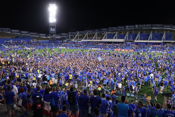 Archivo - Players of Getafe CF celebrate the victory with the supporters after qualifying for the Uefa Conference League 26/27 during the Spanish League, LaLiga EA Sports, football match played between Getafe CF and CA Osasuna at Coliseum de Getafe stadiu