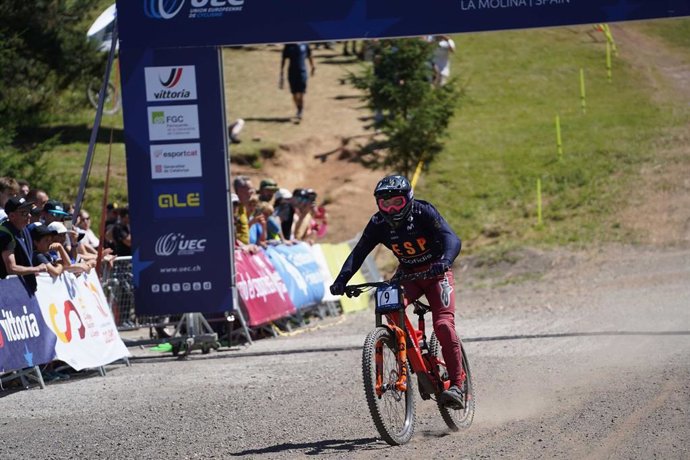 Ciclista español disputando una competición de Mountain Bike.