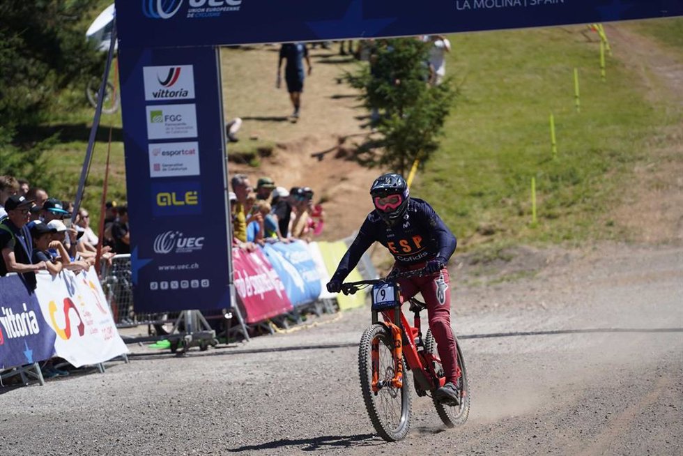 Ciclista español disputando una competición de Mountain Bike.