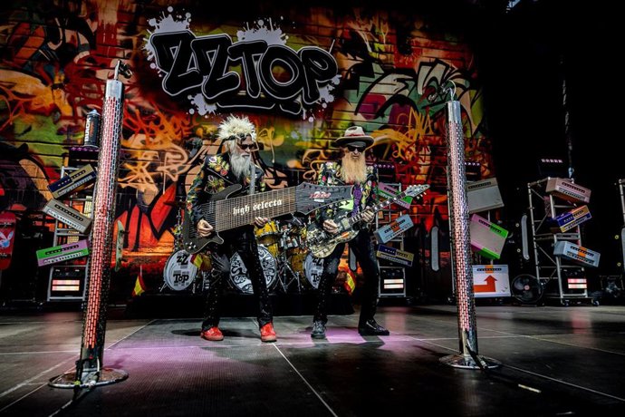 El grupo estadounidense ZZ Top durante una actuación en las Noches del Botánico, a 20 de julio de 2026, en Madrid (España). El trío de blues rock y hard rock formado en Houston (Texas) en 1969 ha vendido más de cincuenta millones de discos y entre sus álb