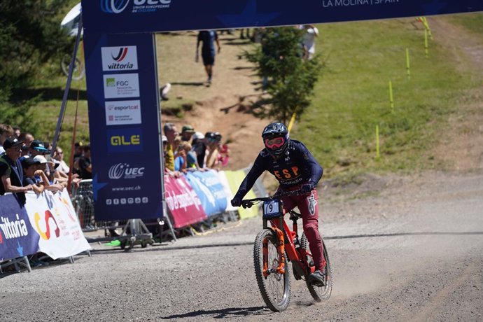 Ciclista español disputando una competición de Mountain Bike.