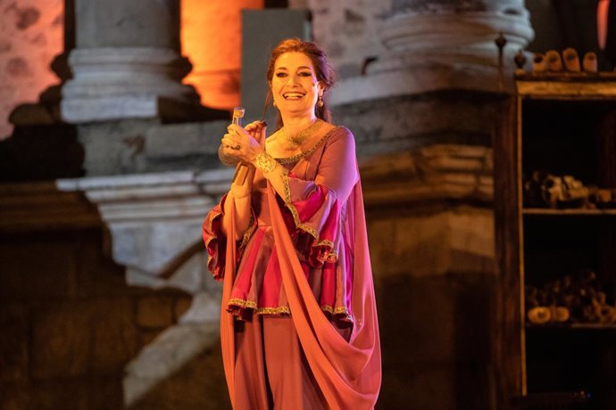 Archivo - Arxiu - L'actriu Assumpta Serna durant la passada gràfica de l'obra 'Minerva' en el Teatre Romano de Mèrida, a 5 de juliol de 2022, a Mèrida, Badajoz, Extremadura (Espanya). 