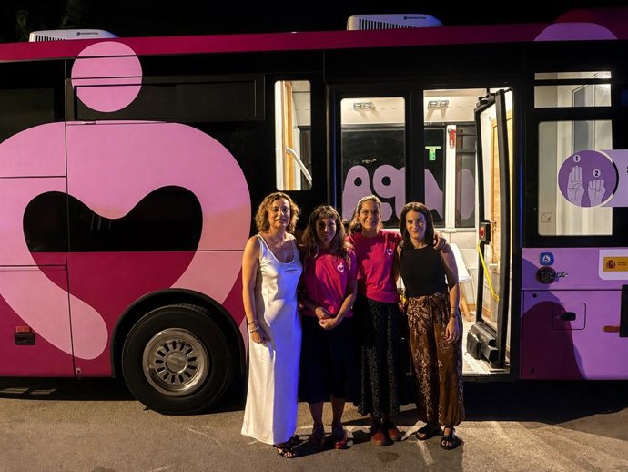 Autobus de la Red Amparo en Villalpardo.