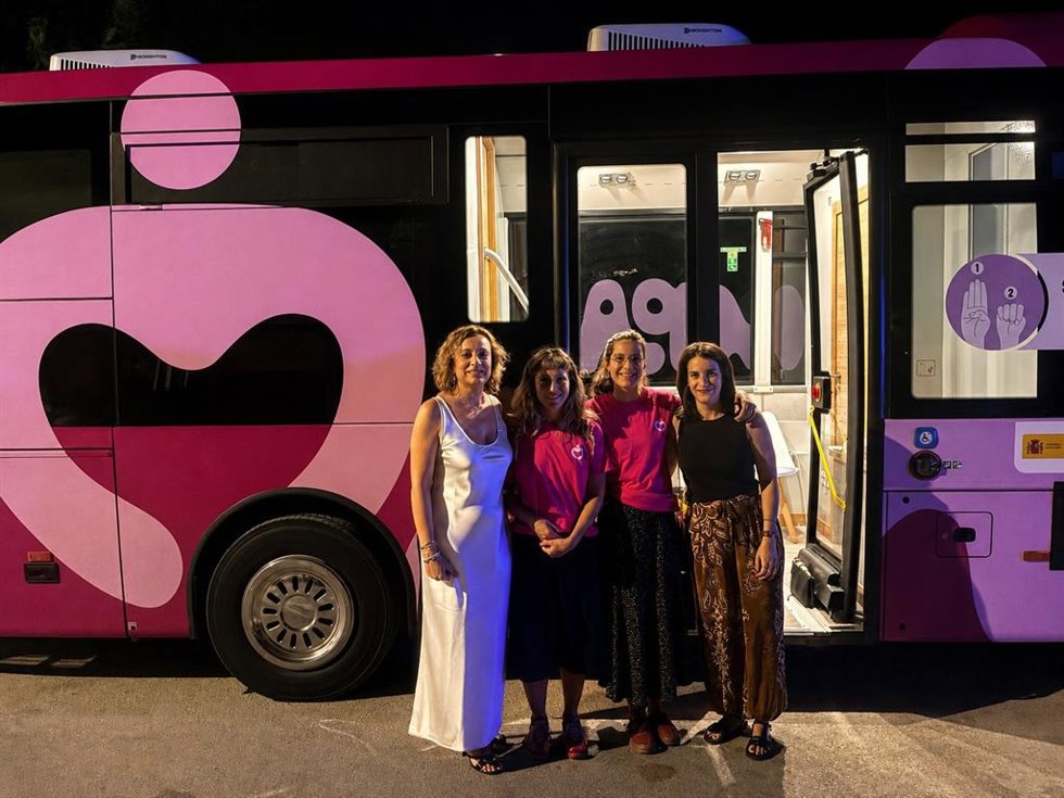 Autobus de la Red Amparo en Villalpardo.
