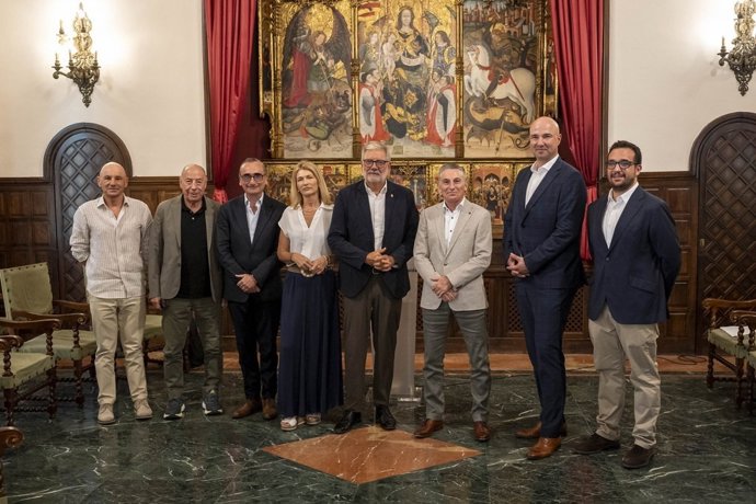Imagen del encuentro entre el Ayuntamiento de Lleida y una delegación de Nipro este miércoles.
