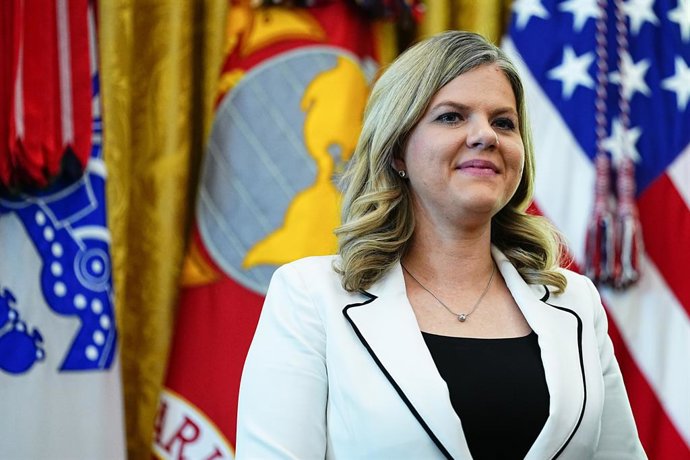 Archivo - Arquivo – 6 de novembro de 2025, Washington, Distrito de Columbia, EUA: Heidi Overton, do Conselho de Política Interna da Casa Branca, no Salão Oval da Casa Branca, em Washington, DC, EUA, na quinta-feira, 6 de novembro de 2025. A Eli Lilly & Co