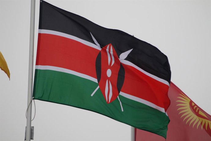 Archivo - October 10, 2024, Saint Petersburg, Russia: The national flag of the Republic of Kenya, fluttering in the wind on a flagpole in Saint Petersburg, Russia.