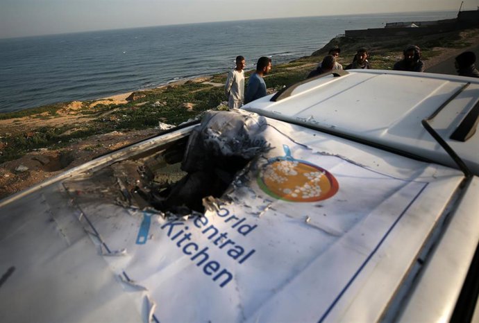 Archivo - Vehículo de la ONG World Central Kitchen (WCK) alcanzado por un ataque aéreo israelí en la Franja de Gaza en el que murieron siete trabajadores de la organización
