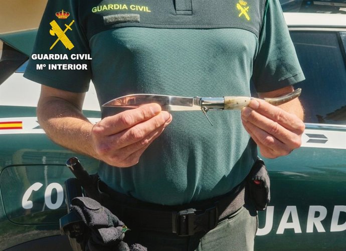 Navaja intervenida a la joven en Suances
