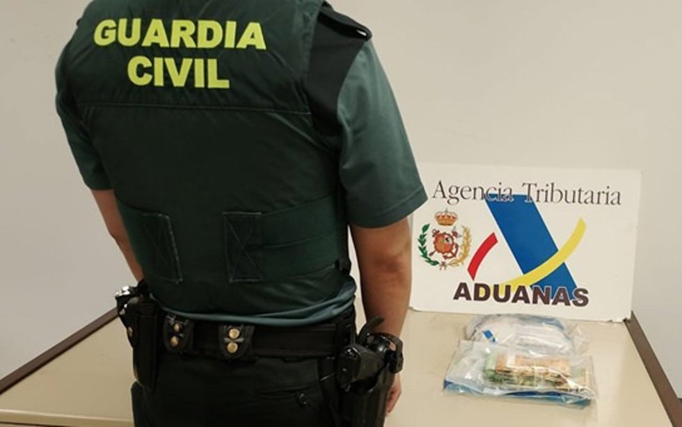 Intervienen cerca de 63.000 euros en efectivo ocultos en el equipaje de dos pasajeros en el aeropuerto de Palma