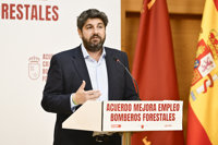 López Miras: "No entendemos cómo llega una embarcación de esas dimensiones sin ser interceptada"