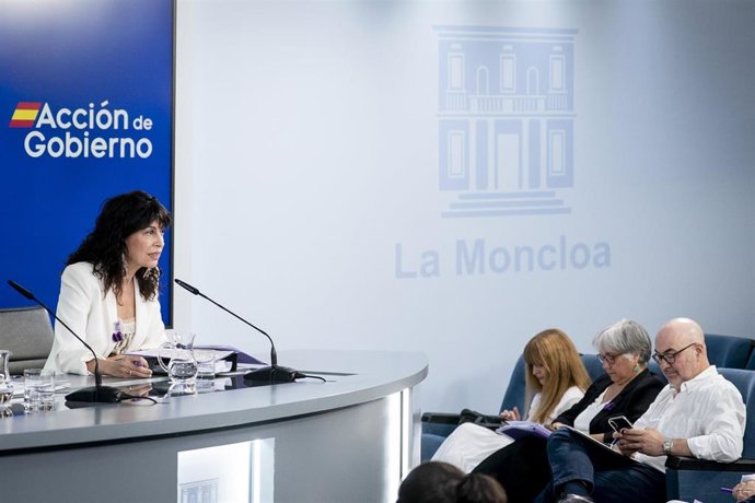 Archivo - La ministra de Igualdad, Ana Redondo, durante la rueda de prensa tras el Consejo de Ministros, a 14 de julio de 2026, en Madrid (España).