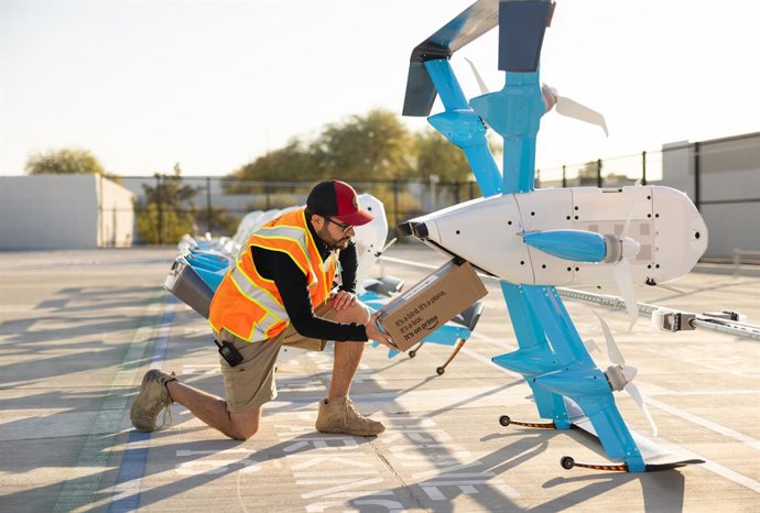 Archivo - 12 January 2026, ---: An undated handout photo issued by Amazon of a Prime Air Drone in the US. Amazon has started to test drone flights ahead of launching its UK airborne delivery service in 2026. The US tech giant said it has begun "a limited 