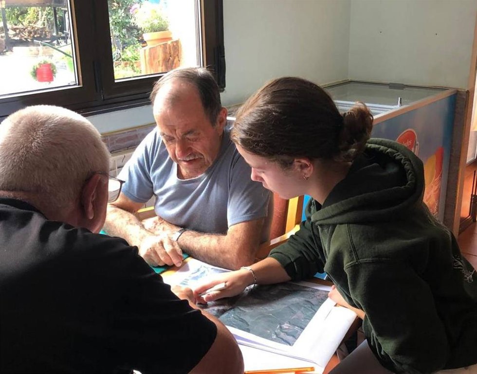 La investigadora de la ULE, durante la realización del proyecto.