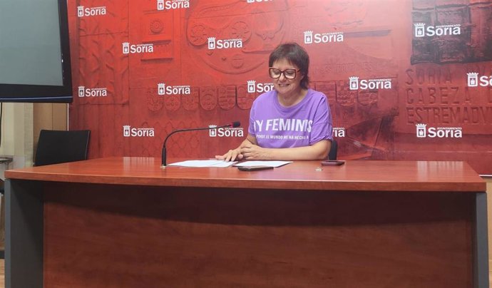 La concejal de Turismo, Gloria Gonzalo, presenta el Teatro de Calle de Soria.