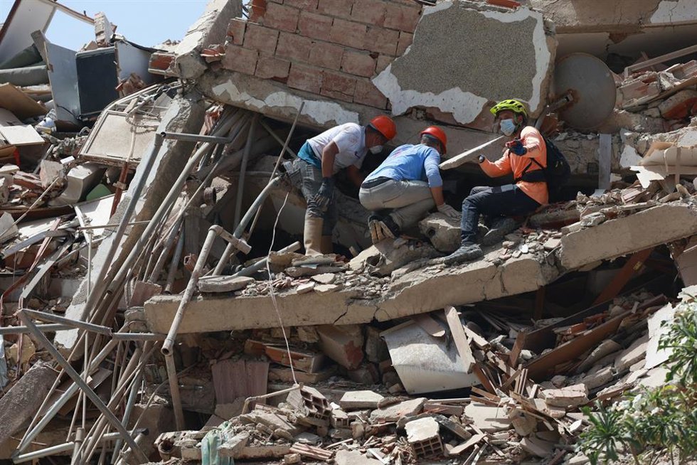 Archivo - Rescatesnen Venezuela tras el terremoto. 