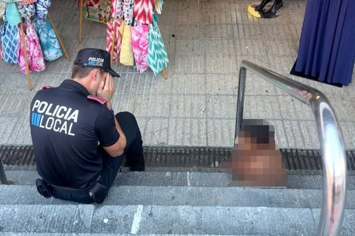 Actuación policial con final feliz: auxilian y acompañan a un niño perdido en Palma.