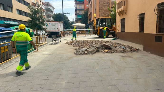 Concluyen las labores de saneamiento de las principales calles de Granada capital afectadas por los seísmos