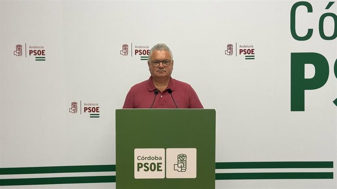 El parlamentario andaluz del PSOE por Córdoba, Esteban Morales, en la sede provincial de su partido.