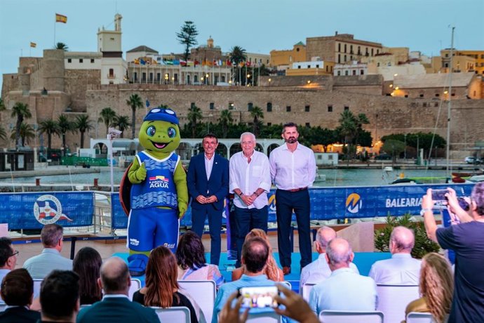 Presentación de los Juegos del Agua en Melilla, con el presidente de la ciudad autónoma, Juan José Imbroda, y el presidente de ADESP, José Hidalgo.