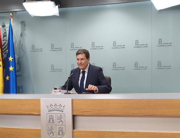 El consejero de Economía y Hacienda y portavoz de la Junta, Carlos Fernández Carriedo, tras el Consejo de Gobierno.