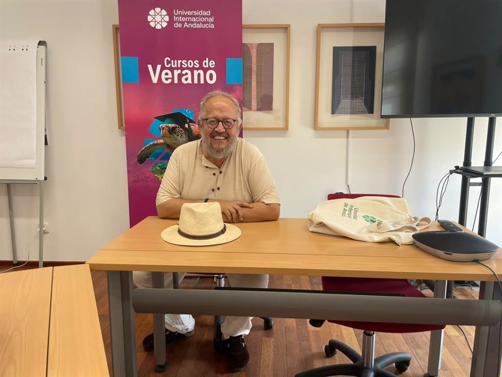 El escritor y ponente del curso 'Poesía y flamenco' Juan José Téllez.