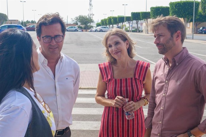 El delegado de la Junta en Almería, Francisco Góngora, la alcaldesa de El Ejido, Julia Ibáñez, y el delegado de Inclusión Social, Francisco González Bellido.