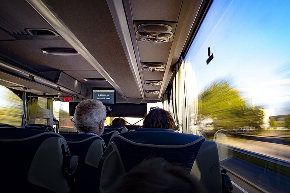 Cantabria ayuda con 30.000 euros al transporte público nocturno durante el verano